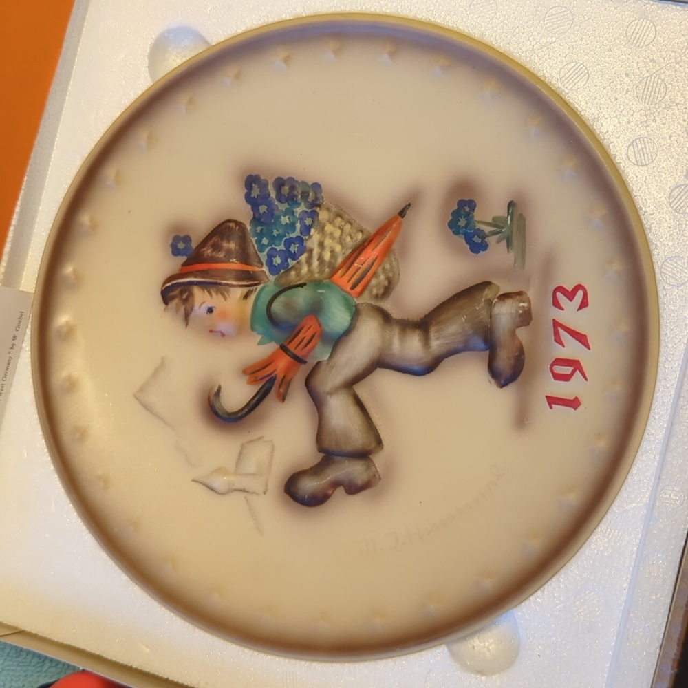 MJ Hummel plate